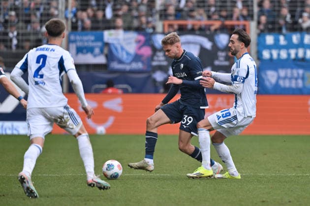 Kenan Karaman (FC Schalke 04), Leandro Morgalla (VfL Bochum), v.re. 31.01.2026, Fussball 2. Bundesliga, Saison 2025 2026, 20. Spieltag, VfL Bochum - FC Schalke 04 2:0 DFL regulations prohibit any use of photographs as image sequences and or quasi-video Bochum Vonovia Ruhrstadion Nordrhein Westfalen Deutschland