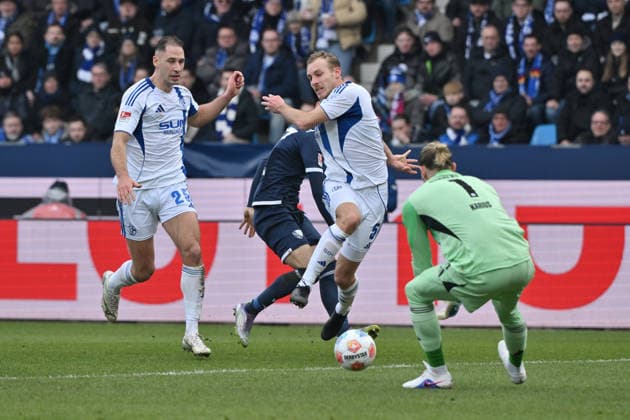 Nikola Katic (FC Schalke 04), Gerrit Holtmann (VfL Bochum), Timo Becker (FC Schalke 04), Torwart Loris Karius (Schalke 04), v.li. 31.01.2026, Fussball 2. Bundesliga, Saison 2025 2026, 20. Spieltag, VfL Bochum - FC Schalke 04 2:0 DFL regulations prohibit any use of photographs as image sequences and or quasi-video Bochum Vonovia Ruhrstadion Nordrhein Westfalen Deutschland