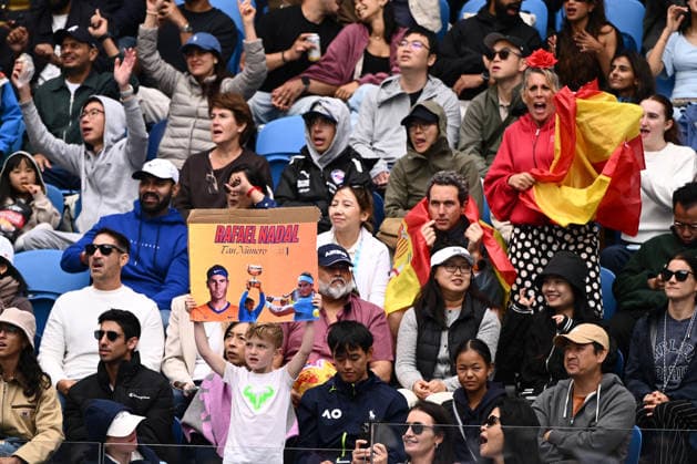 TENNIS AUSTRALIAN OPEN, Fans wait for the arrival of Spanish former tennis player Rafael Nadal during a fan event during Day 15 of the 2026 Australian Open tennis tournament at Melbourne Park in Melbourne, Sunday, February 1, 2026. ( NO ARCHIVING MELBOURNE VICTORIA AUSTRALIA  Copyright: xJOELxCARRETTx 20260201180484923430