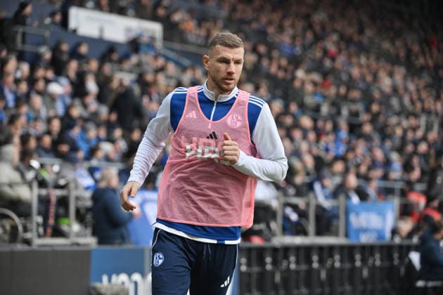 Edin Dzeko (FC Schalke 04) 31.01.2026, Fussball 2. Bundesliga, Saison 2025 2026, 20. Spieltag, VfL Bochum - FC Schalke 04 2:0 DFL regulations prohibit any use of photographs as image sequences and or quasi-video Bochum Vonovia Ruhrstadion Nordrhein Westfalen Deutschland