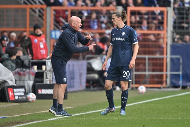 Trainer Uwe Rösler (VfL Bochum), Noah Loosli (VfL Bochum) 31.01.2026, Fussball 2. Bundesliga, Saison 2025 2026, 20. Spieltag, VfL Bochum - FC Schalke 04 2:0 DFL regulations prohibit any use of photographs as image sequences and or quasi-video Bochum Vonovia Ruhrstadion Nordrhein Westfalen Deutschland
