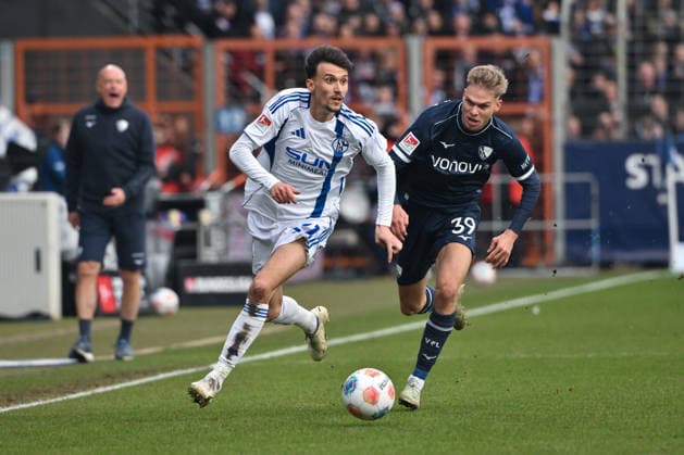Dejan Ljubicic (FC Schalke 04), Leandro Morgalla (VfL Bochum), v.li. 31.01.2026, Fussball 2. Bundesliga, Saison 2025 2026, 20. Spieltag, VfL Bochum - FC Schalke 04 2:0 DFL regulations prohibit any use of photographs as image sequences and or quasi-video Bochum Vonovia Ruhrstadion Nordrhein Westfalen Deutschland