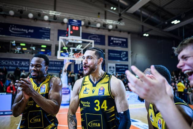 easycredit BBL Basketball Bundesliga 2025 2026 18. Spieltag 31.01.2026 Science City Jena vs MHP RIESEN Ludwigsburg Mitte: Gavin Schilling (Lubu) Freude über den Sieg in Jena Sparkassen Arena