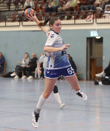 Kornwestheim , Handball Oberliga Frauen SV Salamander Kornwestheim vs. SG BBM Bietigheim , Anna Wittauer ( Korn )