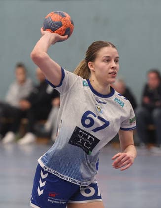Kornwestheim , Handball Oberliga Frauen SV Salamander Kornwestheim vs. SG BBM Bietigheim , Nina Haug ( Korn )