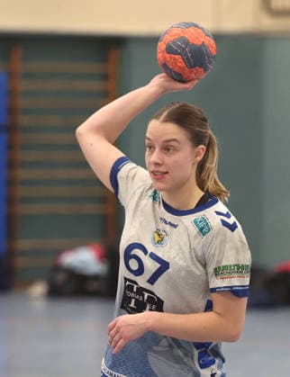 Kornwestheim , Handball Oberliga Frauen SV Salamander Kornwestheim vs. SG BBM Bietigheim , Nina Haug ( Korn )