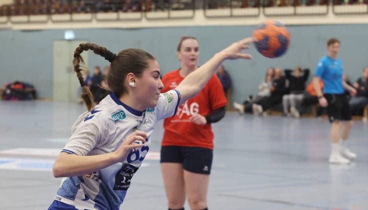 Kornwestheim , Handball Oberliga Frauen SV Salamander Kornwestheim vs. SG BBM Bietigheim , Anna Wittauer ( Korn )