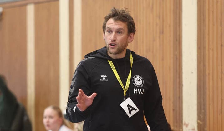 Kornwestheim , Handball Oberliga Frauen SV Salamander Kornwestheim vs. SG BBM Bietigheim , Trainer Hans Jungwirth ( Korn )