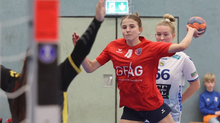 Kornwestheim , Handball Oberliga Frauen SV Salamander Kornwestheim vs. SG BBM Bietigheim , Jule Pribic ( BBM )