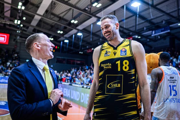 easycredit BBL Basketball Bundesliga 2025 2026 18. Spieltag 31.01.2026 Science City Jena vs MHP RIESEN Ludwigsburg v.re. sichtbar zufrieden nach Spielende Trainer Mikko Riipinen und Spieler Jonas Wohlfarth-Bottermann, beide Ludwigsburg Sparkassen Arena