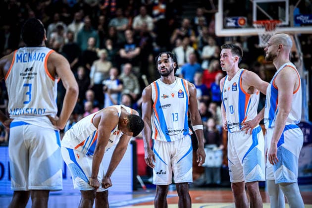 easycredit BBL Basketball Bundesliga 2025 2026 18. Spieltag 31.01.2026 Science City Jena vs MHP RIESEN Ludwigsburg Enttäuschung in den Gesichtern der Jena Spieler v.li. William McNair Jr, Chris Carter, Keith Braxton, Joe Wieskamp und Robin Christen Sparkassen Arena