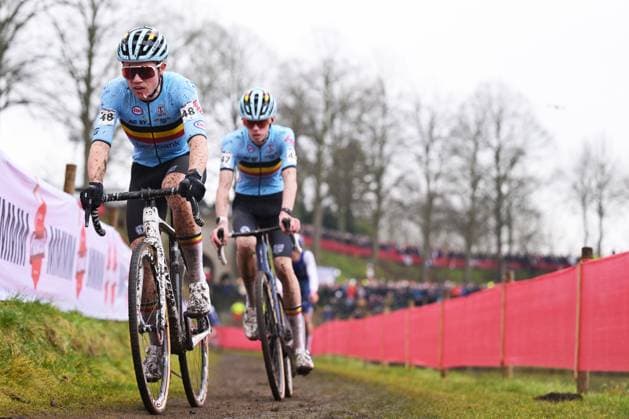 Belgian Jari Van Lee and Belgian Giel Lejeune pictured in action during the junior men race at UCI Cyclocross World Championships, on Sunday 01 February 2026, in Hulst, The Netherlands. DAVIDxPINTENS  x160211190x