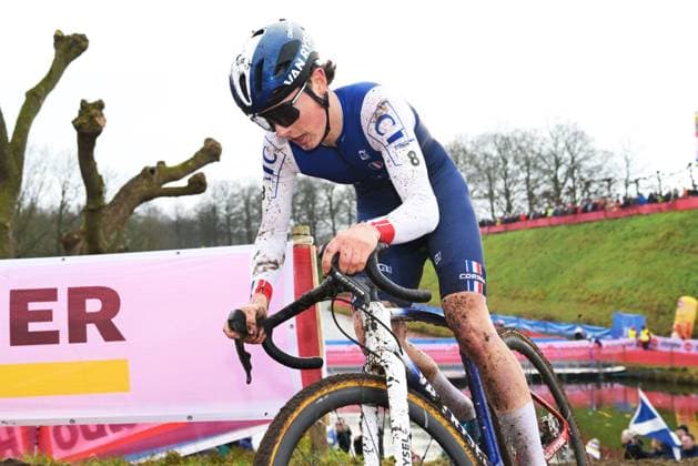 French Soren Bruyere Joumard pictured in action during the junior men race at UCI Cyclocross World Championships, on Sunday 01 February 2026, in Hulst, The Netherlands. DAVIDxPINTENS  x160212073x