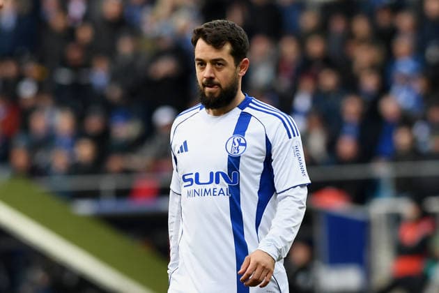 Amin Younes (FC Schalke 04) schaut waehrend des Spiels der 2. Bundesliga zwischen VfL Bochum und FC Schalke 04, Vonovia Ruhrstadion am 31. January 2026 in Bochum, Deutschland. (Foto von Ralf Treese DeFodi Images) +++ Amin Younes (FC Schalke 04) looks on during the 2. Bundesliga match between VfL Bochum and FC Schalke 04 at Vonovia Ruhrstadion on January 31, 2026 in Bochum, Germany. (Photo by Ralf Treese DeFodi Images) (Photo by Ralf Treese DeFodi Images) - *** Amin Younes FC Schalke 04 looks on during the 2 Bundesliga match between VfL Bochum and FC Schalke 04, Vonovia Ruhrstadion on January 31, 2026 in Bochum, Germany Photo by Ralf Treese DeFodi Images Amin Younes FC Schalke 04 looks on during the 2 Bundesliga match between VfL Bochum and FC Schalke 04 at Vonovia Ruhrstadion on January 31, 2026 in Bochum, Germany Photo by Ralf Treese DeFodi Images Photo by Ralf Treese DeFodi Images