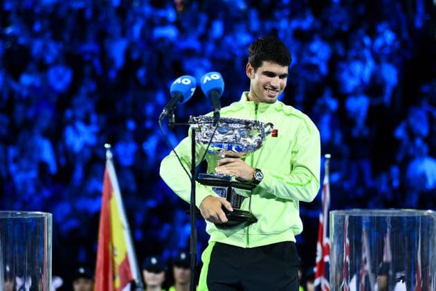 TENNIS AUSTRALIAN OPEN, Carlos Alcaraz of Spain holds the trophy after winning the men™s singles final against Novak Djokovic of Serbia on day 15 of the 2026 Australian Open tennis tournament at Melbourne Park in Melbourne, Sunday, February 1, 2026. ( NO ARCHIVING MELBOURNE VICTORIA AUSTRALIA  Copyright: xJOELxCARRETTx 20260201158154795778