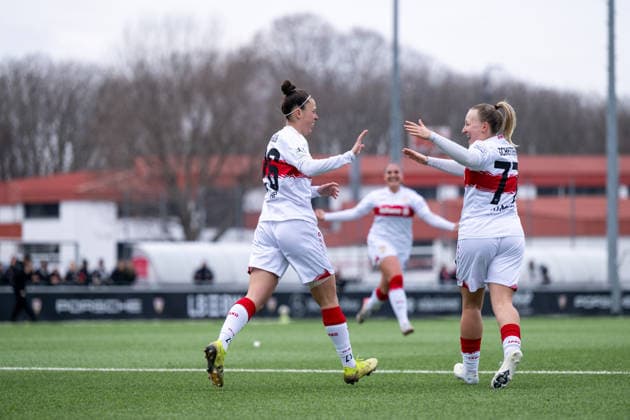 Nicole Billa (VfB Stuttgart, 26), Leonie Schetter (VfB Stuttgart, 77), Laureta Temaj (VfB Stuttgart, 05) jubeln ueber das Tor zum 1:0, GER, VfB Stuttgart vs SG 99 Andernach, Fussball, Frauen, 2. Bundesliga, 15. Spieltag, Saison 2025 2026, 01.02.2026 GER, VfB Stuttgart vs SG 99 Andernach, Fussball, Frauen, 2. Bundesliga, 15. Spieltag, Saison 2025 2026, 01.02.2026 Bad Cannstatt Copyright: xEibner-Pressefoto Memmlerx EP_MMR