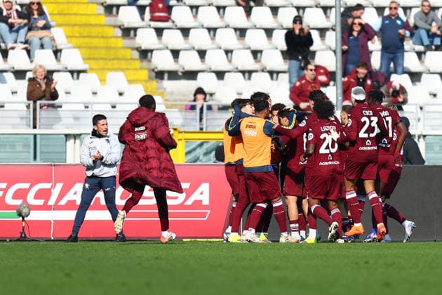 Che Adams (Torino Fc) celebrates after scoring his team s first goal with team mates, Serie A, Torino FC v US Lecce , Olimpico, February 1, 2026, Turin, Italy.