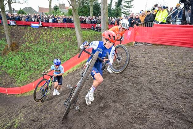 UCI World Championships 2026 Hulst HULST, THE NETHERLANDS - FEBRUARY 01 : Moors Fleur (Bel), Gery Celia (Fra) in action during the 2026 UCI Cyclo-Cross World Championships for Women Under 23 on February 01, 2026 in Hulst, The Netherlands, 01 02 2026 Hulst The Netherlands  Copyright: xNicoxVereeckenx