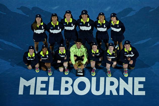 TENNIS AUSTRALIAN OPEN, Carlos Alcaraz of Spain poses for photographs with ball kids and the trophy after winning the men™s singles final against Novak Djokovic of Serbia on day 15 of the 2026 Australian Open tennis tournament at Melbourne Park in Melbourne, Sunday, February 1, 2026. ( NO ARCHIVING MELBOURNE VICTORIA AUSTRALIA  Copyright: xJAMESxROSSx 20260201194998619297