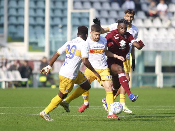 Ylber Ramadani of US Lecce and Duvan Zapata of Torino FC during the Italian Serie A 2025 26 season football match between Torino FC and US Lecce on 01 February 2026 at Stadio Olimpico Grende Torino ,Turin, Italy. Photo Nderim KACELI  Copyright: xNderimxKaceli IPAxSportx xipa-agency.netx xx IPA_70834508 IPA_Agency_IPA70834508