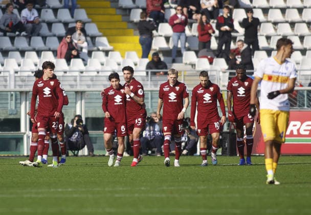 Che Adams of Torino FC celebrating with team mates after a goal during the Italian Serie A 2025 26 season football match between Torino FC and US Lecce on 01 February 2026 at Stadio Olimpico Grende Torino ,Turin, Italy. Photo Nderim KACELI  Copyright: xNderimxKaceli IPAxSportx xipa-agency.netx xx IPA_70834822 IPA_Agency_IPA70834822