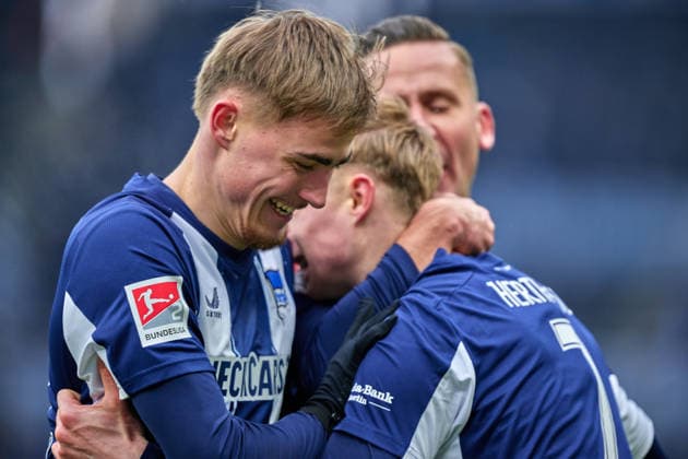 Julian Eitschberger (Hertha BSC, 02), Torschuss zum 2:0, jubelt, mit Marten Winkler (Hertha BSC, 22), GER, Hertha BSC vs. ,SV Darmstadt 98, 2. Bundesliga, Saison 2025 2026, 20. Spieltag, 01.02.2026 (DFL REGULATIONS PROHIBIT ANY USE OF PHOTOGRAPHS AS IMAGE SEQUENCES AND OR QUASI - VIDEO). GER, Hertha BSC vs. ,SV Darmstadt 98, 2. Bundesliga, Saison 2025 2026, 20. Spieltag, 01.02.2026 Berlin
