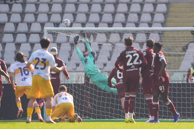 Torino s goalkeeper Alberto Paleari during the Serie A soccer match between Torino Fc and Lecce at the Stadio Olimpico Grande Torino in Turin, north west Italy - February 1, 2026. - Soccer  Copyright: xFabioxFerrari LaPressex