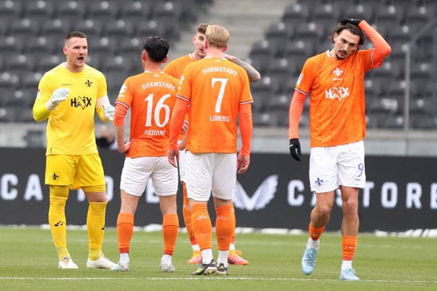 01.02.2026, xtgx, Fussball 2.Bundesliga, Hertha BSC Berlin - SV Darmstadt 98 v.l. Marcel Schuhen (SV Darmstadt 98) Hiroki Akiyama (SV Darmstadt 98) Isac Alexi Sivert Lidberg (SV Darmstadt 98) Fraser Hornby (SV Darmstadt 98) Enttäuscht, traurig, frustriert (DFL DFB REGULATIONS PROHIBIT ANY USE OF PHOTOGRAPHS as IMAGE SEQUENCES and or QUASI-VIDEO) Berlin