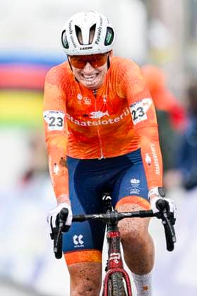 UCI World Championships 2026 Hulst HULST, THE NETHERLANDS - FEBRUARY 01 : Bentveld Leonie (Ned) celebrating her victory during the 2026 UCI Cyclo-Cross World Championships for Women Under 23 on February 01, 2026 in Hulst, The Netherlands, 01 02 2026 Hulst The Netherlands  Copyright: xNicoxVereeckenx