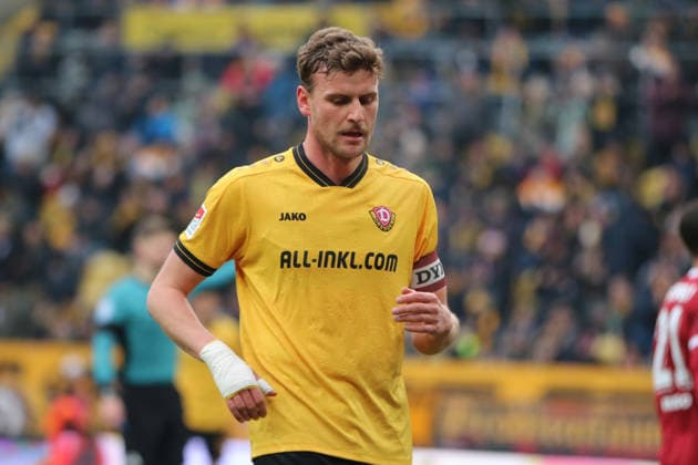 01.02.2026 Fußball Herren 2025 2026 2. Bundesliga 20. Spieltag SG Dynamo Dresden - DSC Arminia Bielefeld Rudolf-Harbig-Stadion Dresden Christoph Daferner (Dresden, 33, gelb). Dresden Sachsen Deutschland