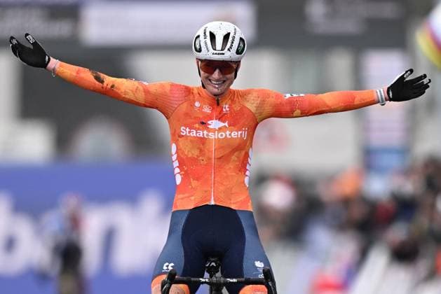 Dutch Leonie Bentveld celebrates as she crosses the finish line to win the U23 women race at UCI Cyclocross World Championships, on Sunday 01 February 2026, in Hulst, The Netherlands. DAVIDxPINTENS  x160238242x