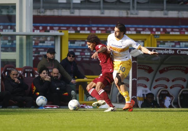 Valentin Lazzaro of Torino FC and Santiago Pierotti of US Lecce during the Italian Serie A 2025 26 season football match between Torino FC and US Lecce on 01 February 2026 at Stadio Olimpico Grende Torino ,Turin, Italy. Photo Nderim KACELI  Copyright: xNderimxKaceli IPAxSportx xipa-agency.netx xx IPA_70834848 IPA_Agency_IPA70834848