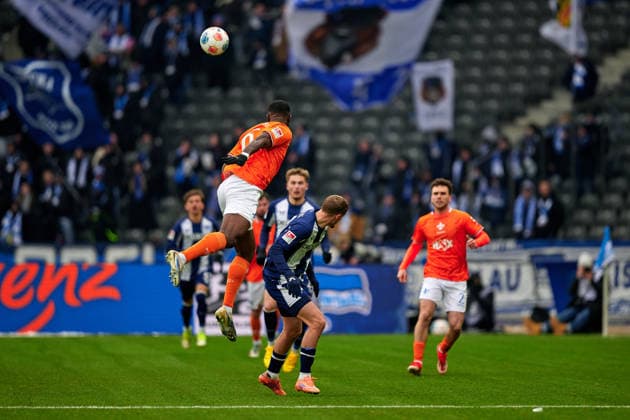 Patric Pfeiffer (SV Darmstadt 98, 06), Kopfball, GER, Hertha BSC vs. ,SV Darmstadt 98, 2. Bundesliga, Saison 2025 2026, 20. Spieltag, 01.02.2026 (DFL REGULATIONS PROHIBIT ANY USE OF PHOTOGRAPHS AS IMAGE SEQUENCES AND OR QUASI - VIDEO). GER, Hertha BSC vs. ,SV Darmstadt 98, 2. Bundesliga, Saison 2025 2026, 20. Spieltag, 01.02.2026 Berlin