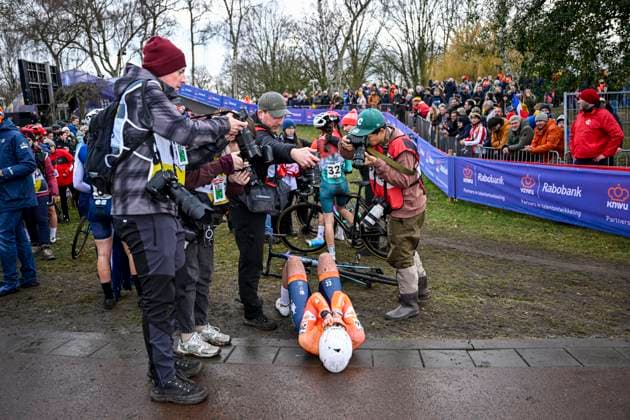 UCI World Championships 2026 Hulst HULST, THE NETHERLANDS - FEBRUARY 01 : Bentveld Leonie (Ned) celebrating her victory during the 2026 UCI Cyclo-Cross World Championships for Women Under 23 on February 01, 2026 in Hulst, The Netherlands, 01 02 2026 Hulst The Netherlands  Copyright: xNicoxVereeckenx