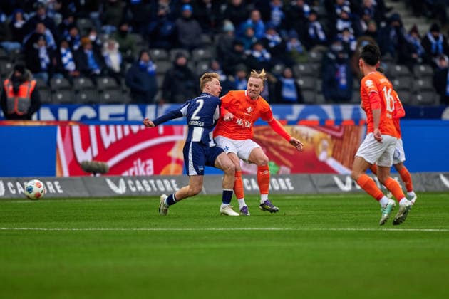 Julian Eitschberger (Hertha BSC, 02), Isac Lidberg (SV Darmstadt 98, 07), harter Einsatz, GER, Hertha BSC vs. ,SV Darmstadt 98, 2. Bundesliga, Saison 2025 2026, 20. Spieltag, 01.02.2026 (DFL REGULATIONS PROHIBIT ANY USE OF PHOTOGRAPHS AS IMAGE SEQUENCES AND OR QUASI - VIDEO). GER, Hertha BSC vs. ,SV Darmstadt 98, 2. Bundesliga, Saison 2025 2026, 20. Spieltag, 01.02.2026 Berlin