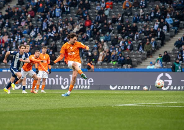 Fussball, Herren, Saison 2025 2026, 2. Bundesliga (20. Spieltag), Hertha BSC - SV Darmstadt 98, Fraser Hornby (Darmstadt) erzielt per Foulelfmeter das Tor zum 2:1, 01.02. 2026,