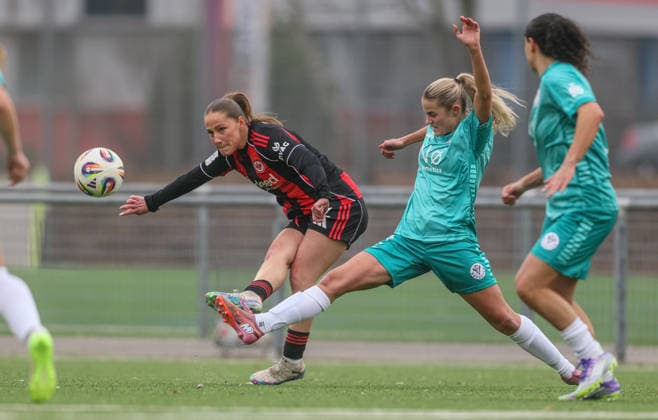 GER, Frankfurt, Eintracht Frankfurt II vs VfR Warbeyen, 2. Frauen Bundesliga, Fussball, DFB, Spielzeit 2025 2026, Stadion am Bretanobad, 15. Spieltag im Bild v.l.: Jana Theijs (Eintracht Frankfurt II 2), Faisal Hoevers (VfR Warbeyen 2) DFB DFL REGULATIONS PROHIBIT ANY USE OF PHOTOGRAPHS AS IMAGE SEQUENCES AND OR QUASI-VIDEO, 01.02.2026 Copyright: HMBxMedia HendrikxHamelau