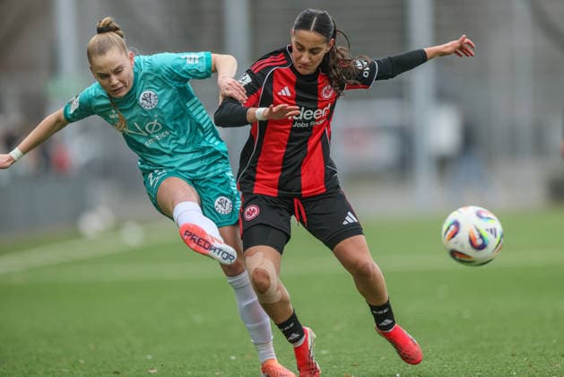 GER, Frankfurt, Eintracht Frankfurt II vs VfR Warbeyen, 2. Frauen Bundesliga, Fussball, DFB, Spielzeit 2025 2026, Stadion am Bretanobad, 15. Spieltag im Bild v.l.: Yael Mollink (VfR Warbeyen 25), Ilyada Acikgöz (Eintracht Frankfurt), Zweikampf DFB DFL REGULATIONS PROHIBIT ANY USE OF PHOTOGRAPHS AS IMAGE SEQUENCES AND OR QUASI-VIDEO, 01.02.2026 Copyright: HMBxMedia HendrikxHamelau