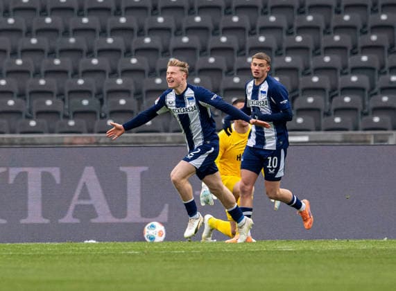 Fussball, Herren, Saison 2025 2026, 2. Bundesliga (20. Spieltag), Hertha BSC - SV Darmstadt 98, v.l. Julian Eitschberger (Hertha BSC), Michael Cuisance (Hertha BSC), Jubel nach Tor zum 2:0, 01.02. 2026,