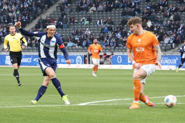 DEU, DFL, 2. FBL, Hertha BSC vs. Darmstadt, 01.02.2026, Berliner Olympiastadion, Berlin, DEU, DFL, 2. FBL, Hertha BSC vs. Darmstadt, im Bild Fabian Reese (Hertha BSC Berlin 11), äd5 DFL - regulations prohibit any use of Photographs as image sequences and or quasi-video