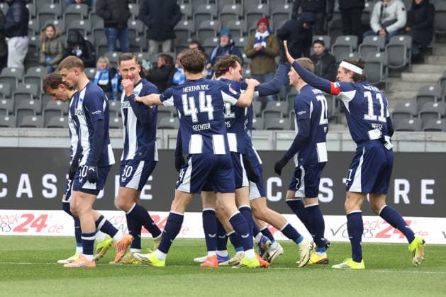 DEU, DFL, 2. FBL, Hertha BSC vs. Darmstadt, 01.02.2026, Berliner Olympiastadion, Berlin, DEU, DFL, 2. FBL, Hertha BSC vs. Darmstadt, im Bild 1:0 Jubel, Hertha-Spielerkreis DFL - regulations prohibit any use of Photographs as image sequences and or quasi-video
