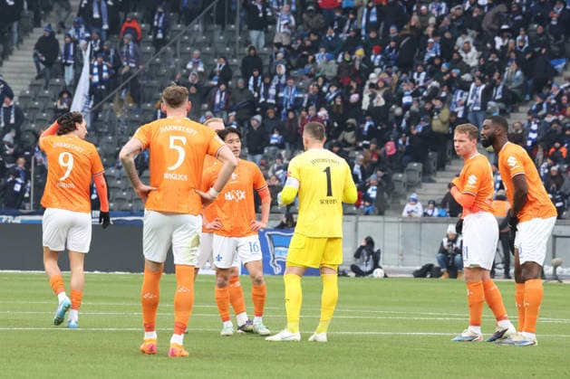 DEU, DFL, 2. FBL, Hertha BSC vs. Darmstadt, 01.02.2026, Berliner Olympiastadion, Berlin, DEU, DFL, 2. FBL, Hertha BSC vs. Darmstadt, im Bild Marcel Schuhen (Darmstadt 1), Darmstadt-Spielerkreis DFL - regulations prohibit any use of Photographs as image sequences and or quasi-video