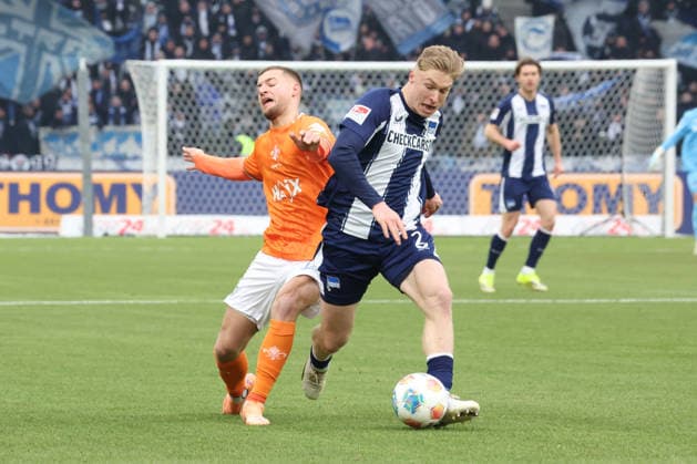 DEU, DFL, 2. FBL, Hertha BSC vs. Darmstadt, 01.02.2026, Berliner Olympiastadion, Berlin, DEU, DFL, 2. FBL, Hertha BSC vs. Darmstadt, im Bild Julian Eitschberger (Hertha BSC Berlin 2), Fabian Nuernberger (Darmstadt 15) DFL - regulations prohibit any use of Photographs as image sequences and or quasi-video