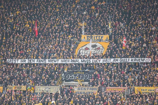 01.02.2026, xomx, Fussball 2.Bundesliga, Dynamo Dresden - Arminia Bielefeld v.l. Fans SGD im K-Block mit einem Protest Banner (DFL DFB REGULATIONS PROHIBIT ANY USE OF PHOTOGRAPHS as IMAGE SEQUENCES and or QUASI-VIDEO) Dresden