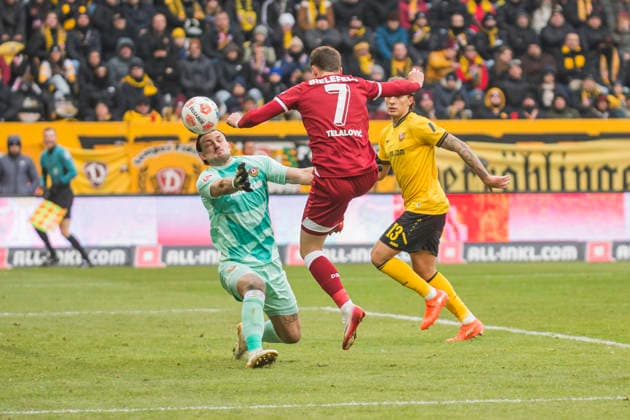 01.02.2026, xomx, Fussball 2.Bundesliga, Dynamo Dresden - Arminia Bielefeld v.l. kein jubelt, Torjubel, Tor, Goal, Jubel, Freude, freuen, DSC, Semir Telalovic (Arminia Bielefeld). Tim Stanislav Schreiber (Dynamo Dresden), Julian Andreas Pauli (Dynamo Dresden). (DFL DFB REGULATIONS PROHIBIT ANY USE OF PHOTOGRAPHS as IMAGE SEQUENCES and or QUASI-VIDEO) Dresden