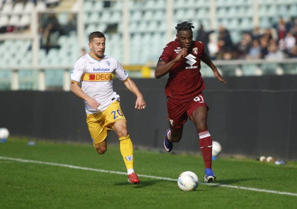 Ylber Ramadani of US Lecce and Duvan Zapata of Torino FC during the Italian Serie A 2025 26 season football match between Torino FC and US Lecce on 01 February 2026 at Stadio Olimpico Grende Torino ,Turin, Italy. Photo Nderim KACELI  Copyright: xNderimxKaceli IPAxSportx xipa-agency.netx xx IPA_70838324 IPA_Agency_IPA70838324