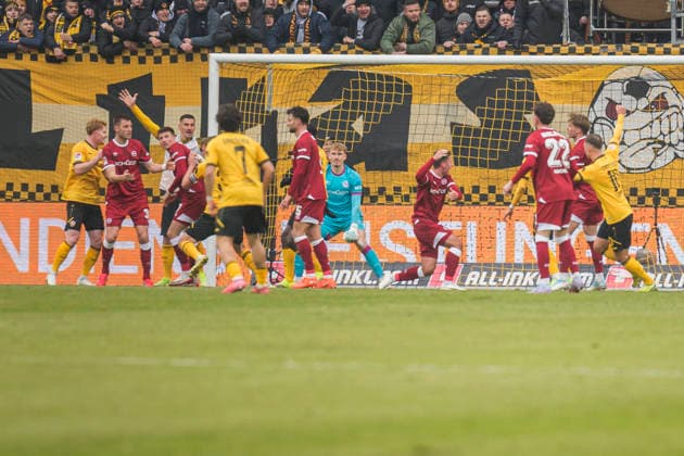 01.02.2026, xomx, Fussball 2.Bundesliga, Dynamo Dresden - Arminia Bielefeld v.l. jubelt, Torjubel, Tor, Goal, Jubel, Freude, freuen zum 1:0. (DFL DFB REGULATIONS PROHIBIT ANY USE OF PHOTOGRAPHS as IMAGE SEQUENCES and or QUASI-VIDEO) Dresden