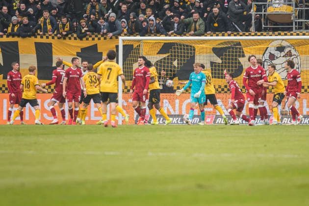 01.02.2026, xomx, Fussball 2.Bundesliga, Dynamo Dresden - Arminia Bielefeld v.l. jubelt, Torjubel, Tor, Goal, Jubel, Freude, freuen zum 1:0. (DFL DFB REGULATIONS PROHIBIT ANY USE OF PHOTOGRAPHS as IMAGE SEQUENCES and or QUASI-VIDEO) Dresden