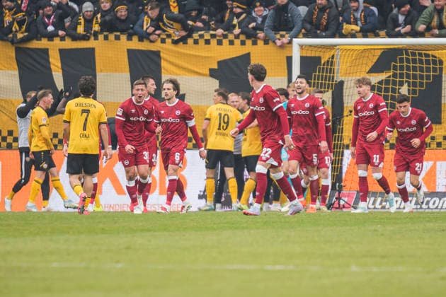 01.02.2026, xomx, Fussball 2.Bundesliga, Dynamo Dresden - Arminia Bielefeld v.l. jubelt, Torjubel, Tor, Goal, Jubel, Freude, freuen zum 1:0. (DFL DFB REGULATIONS PROHIBIT ANY USE OF PHOTOGRAPHS as IMAGE SEQUENCES and or QUASI-VIDEO) Dresden