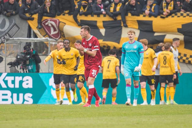 01.02.2026, xomx, Fussball 2.Bundesliga, Dynamo Dresden - Arminia Bielefeld v.l. jubelt, Torjubel, Tor, Goal, Jubel, Freude, freuen zum 1:0. (DFL DFB REGULATIONS PROHIBIT ANY USE OF PHOTOGRAPHS as IMAGE SEQUENCES and or QUASI-VIDEO) Dresden